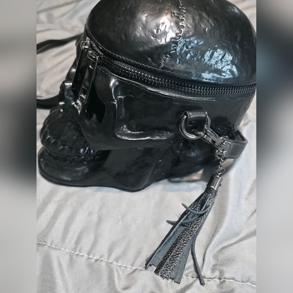 Black Skull Purse - Picture 4 of 5